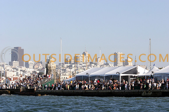 Crowd-shore1