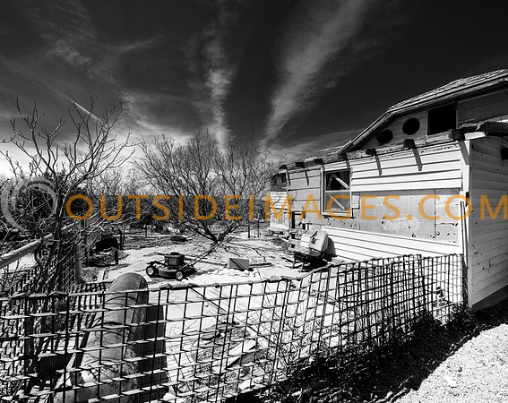 iraan_abandoned_house_bw